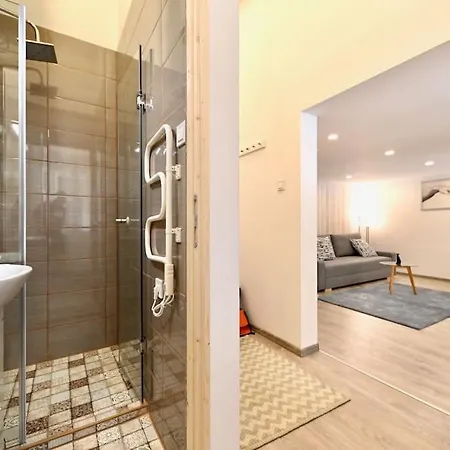 Cute Gallery Flat In Kiraly Street