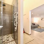 Cute Gallery Flat In Kiraly Street