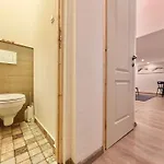 Daire Cute Gallery Flat In Kiraly Street *